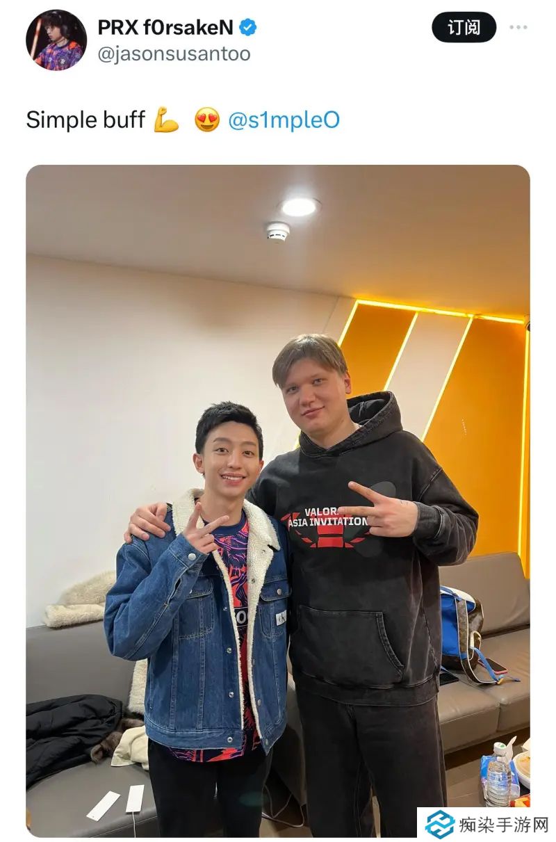 f0rsakeN晒与s1mple合影并配文：s1mple buff